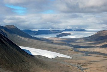 世界第十大岛，加拿大纽纳武特(Nunavut)地区巴芬区 伊利莎白女王群岛中的最大岛屿