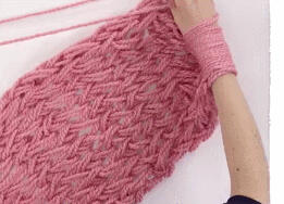 冬天了呦~ 快来学学徒手织围巾的方法温暖自己吧！！[心]
