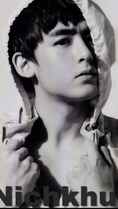 Nichkhun（NichKhun Buck Horvejkul），1988年6月24日出生于美国加利福尼亚州，中泰混血。韩国男子演唱组合2PM成员，歌手、主持人、模特、演员。2006年成为JYPEntertainment旗下练习生。2008年以2PM成员身份正式出道…