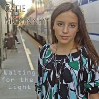 Sunrise Catie mckinney
清澈的女声加吉他，歌声有种鼓舞人心的力量，听着听着好像全身都充好电了！广东这边下雨了呢，不知道你们那边的天气如何，送首Sunrise给你们鼓鼓劲哈~