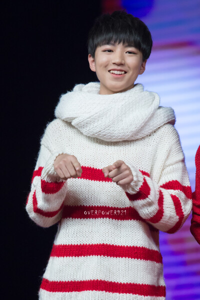 #王俊凯# #TFBOYS王俊凯# #TFBOYS# 151128 同组合成员生日会 cr：OverPower921