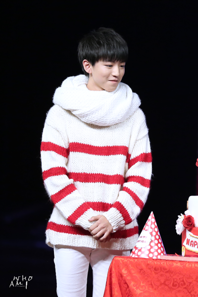 #王俊凯# #TFBOYS王俊凯# #TFBOYS# 151128 同组合成员生日会 cr：WHOAMI-77