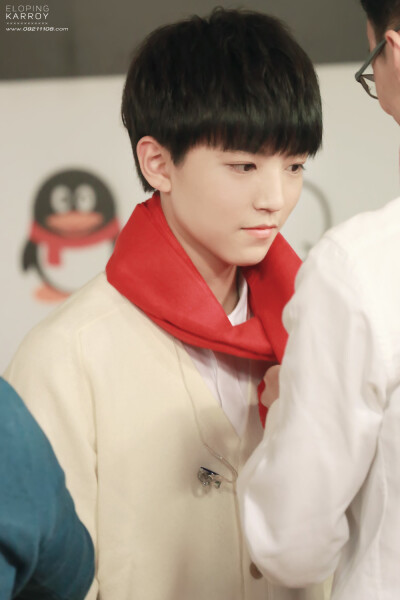 #王俊凯# #TFBOYS王俊凯# #TFBOYS# 151130 QQ空间红围巾公益活动 cr：ElopingKarRoy