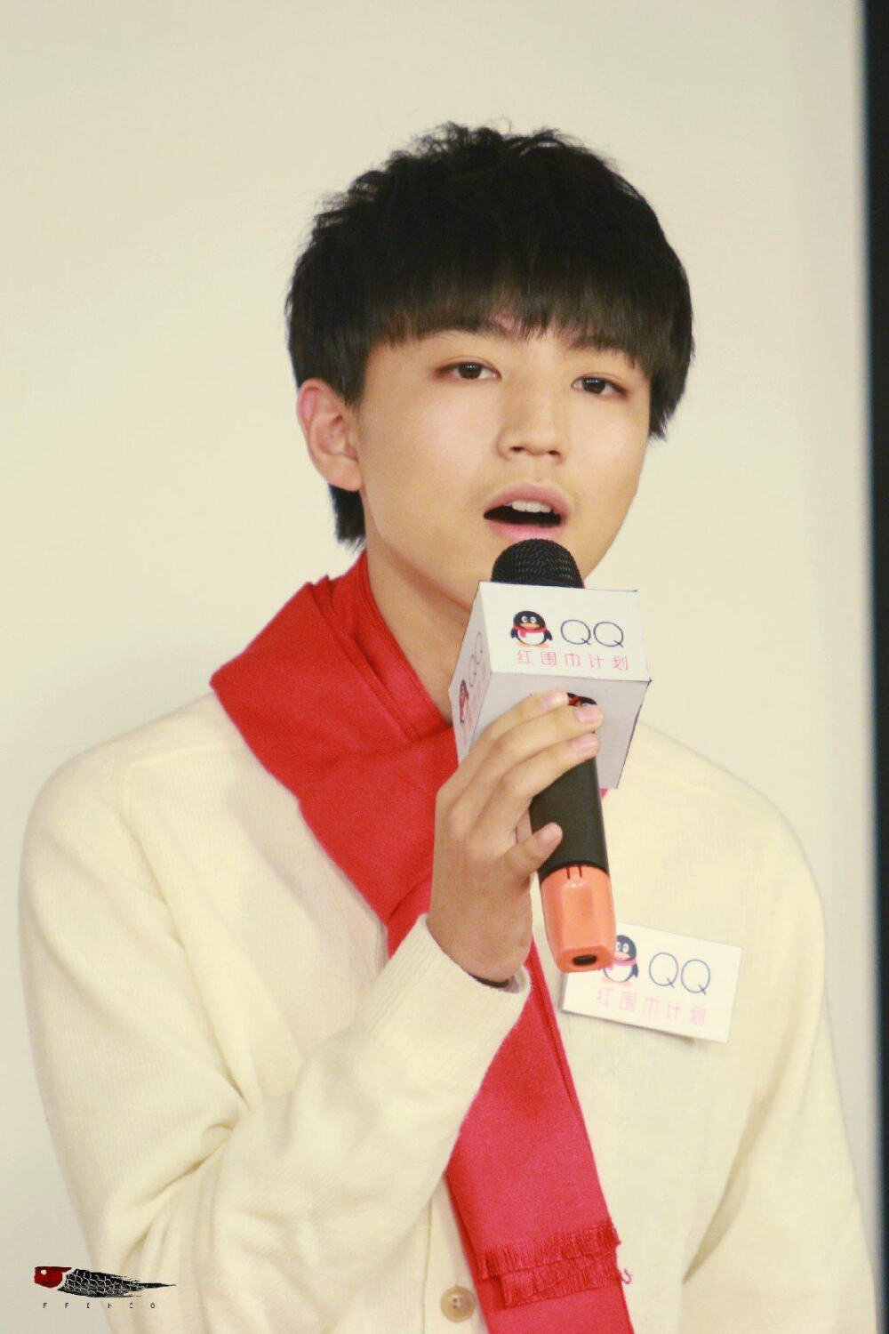 #王俊凯# #TFBOYS王俊凯# #TFBOYS# 151130 QQ空间红围巾公益活动 cr：FFIHCO