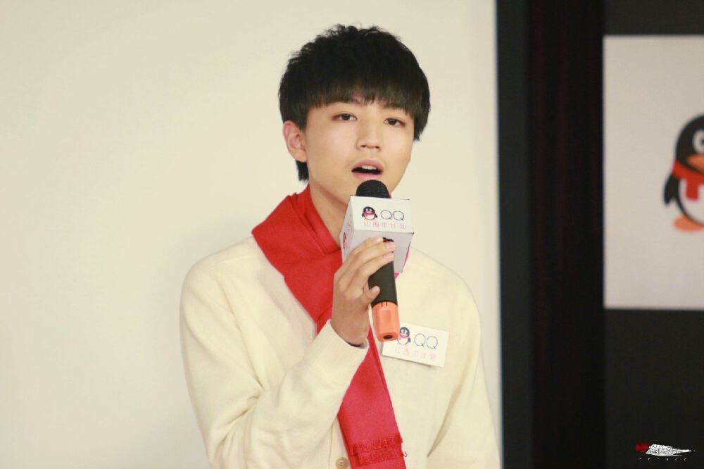 #王俊凯# #TFBOYS王俊凯# #TFBOYS# 151130 QQ空间红围巾公益活动 cr：FFIHCO