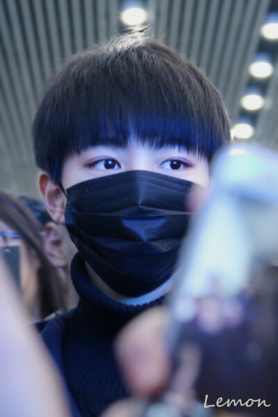 #王俊凯# #TFBOYS王俊凯# #TFBOYS# 151130 北京首都机场-重庆江北机场 cr：LLLemonK