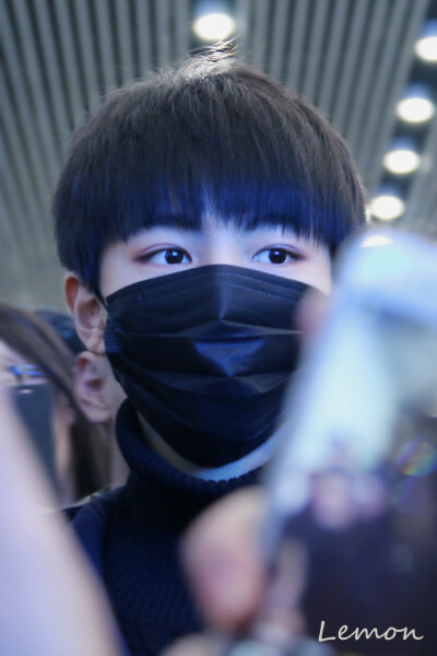 #王俊凯# #TFBOYS王俊凯# #TFBOYS# 151130 北京首都机场-重庆江北机场 cr：LLLemonK