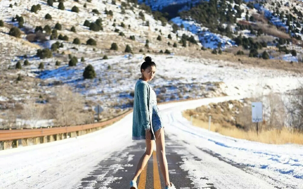 旅行照你永远是主角 背景只是道具 拍的是心情 不是名胜古迹 留下的是你的记忆 不是古迹对你的记忆 所以 旅行照一定要把你自己凸显出来 这样照片才会有灵动感