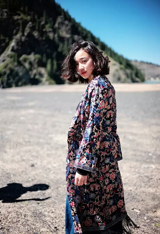 旅行照你永远是主角 背景只是道具 拍的是心情 不是名胜古迹 留下的是你的记忆 不是古迹对你的记忆 所以 旅行照一定要把你自己凸显出来 这样照片才会有灵动感