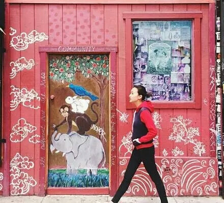 旅行照你永远是主角 背景只是道具 拍的是心情 不是名胜古迹 留下的是你的记忆 不是古迹对你的记忆 所以 旅行照一定要把你自己凸显出来 这样照片才会有灵动感