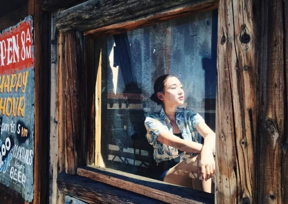 旅行照你永远是主角 背景只是道具 拍的是心情 不是名胜古迹 留下的是你的记忆 不是古迹对你的记忆 所以 旅行照一定要把你自己凸显出来 这样照片才会有灵动感