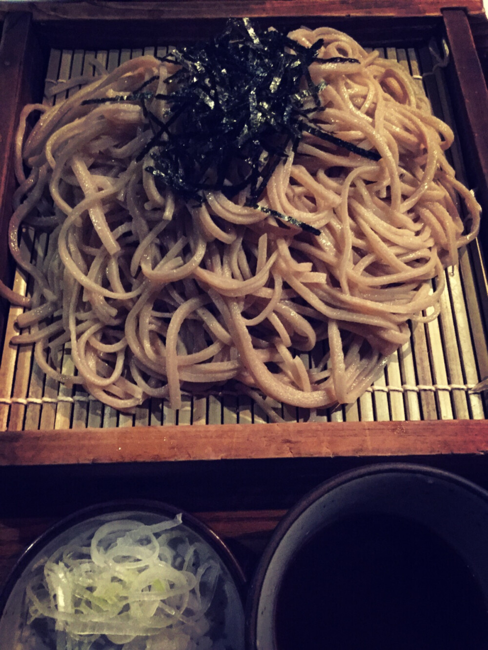 萬藏荞麦酒屋，硬硬哒手工荞麦面，还不错。鸡蛋卷值得回味呀，松松哒。总体来说，值得推荐～