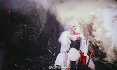 #犬夜叉#COS-- “你有要保护的东西吗？”斗牙王：乙帅 杀生丸：@李向哲 摄影：@35Ryo 后勤：@时索TL_yuki @七味zoe &毕姐，后期：@山人有松 @AJ_阿禁_ ，假发：@Steampunk深度中毒的卯仙 排版：@黄靖翔 其余自理。（…