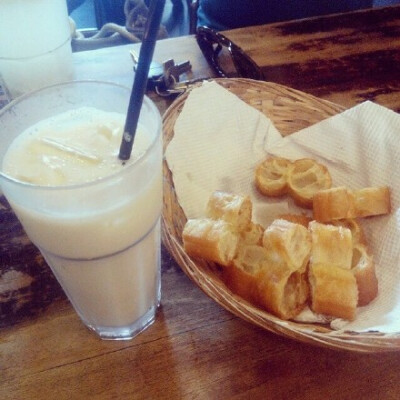 早餐绝配 豆浆油条