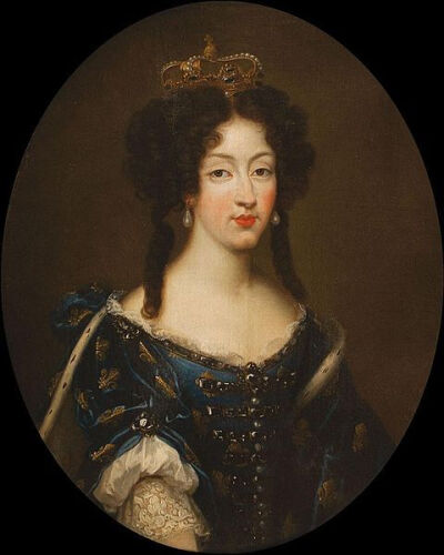 Marie Louise d'Orléans by Mignard wearing the Fleur-de-lis (showing her dignity as a Grand daughter of France) and the Spanish crown