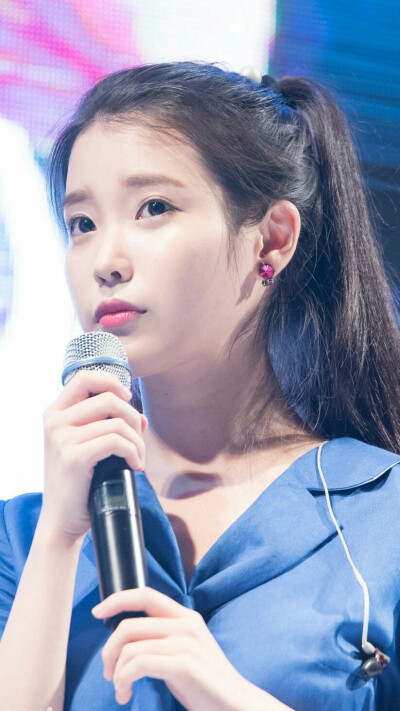 IU