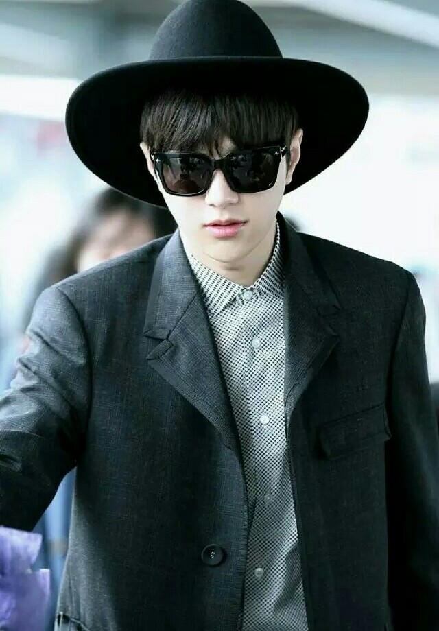 金明洙
所属组合：infinite
组合担当：门面 副主唱
外文名：L
国籍：韩国
民族：朝鲜族
星座：双鱼座
血型：O型
身高：180cm
体重：60kg
出生地：韩国首尔
出生日期：1992年3月13日
职业：歌手、演员
经纪公司：Woollim Entertainment
代表作品：《闭嘴！花美男乐队》、《对我而言可爱的她》