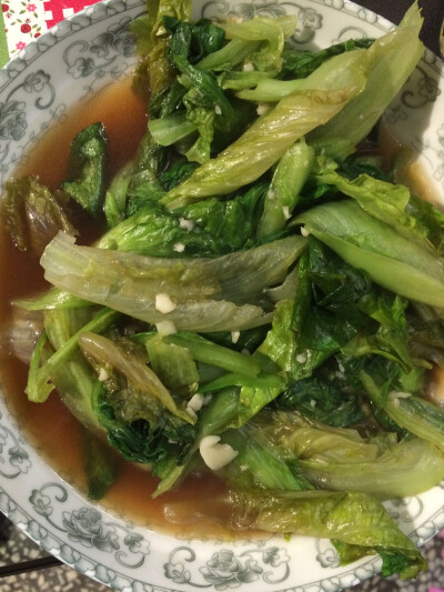 蒜蓉蚝油生菜，蒜的香味儿，好吃！