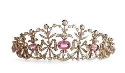 绰美的蝴蝶结头饰C1900金、银、粉红水晶、钻石