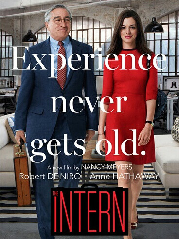 「实习生｜The Intern」由南希·迈耶斯自编自导，罗伯特·德尼罗、海瑟薇等主演。
70岁高龄的本年轻时是个事业有成的商人，退休后不甘寂寞重返职场，以高龄实习生的身份加入了朱尔斯创办的时尚购物网站。一开始，本与公司的年轻人显得格格不入，但是性格随和的他很快赢得了同事们的好感与信任。本的老板朱尔斯，年纪轻轻就背负了工作与家庭的重担，生活失去了平衡，连公司董事会也开始质疑她的工作能力。人生阅历丰富的本帮助朱尔斯重新认识自我，两人也从上下级发展为无话不谈的忘年交。