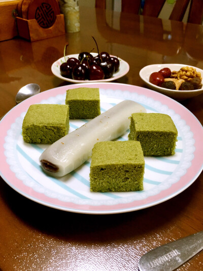 【豆沙条头糕配抹茶糕】