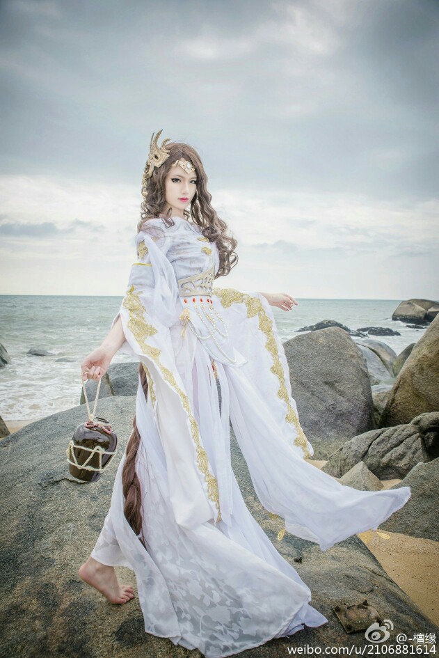 【cos】#剑网三cos# -罗姆之舞-摄影@轻描淡写那斑驳的 @杯君 后勤@潇月韶_荣耀不败初心不改 后期@诚信视觉工作室官方微博 cn/化妆：檀缘