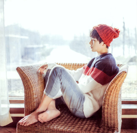 #易烊千玺# 圣诞节PB 【修图：@听听不想听 扫图：@生抽xi】