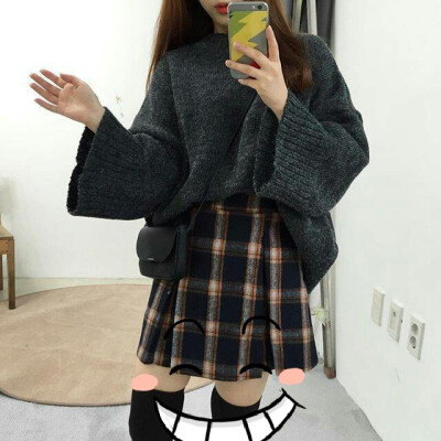宽松毛衣搭格子裙
