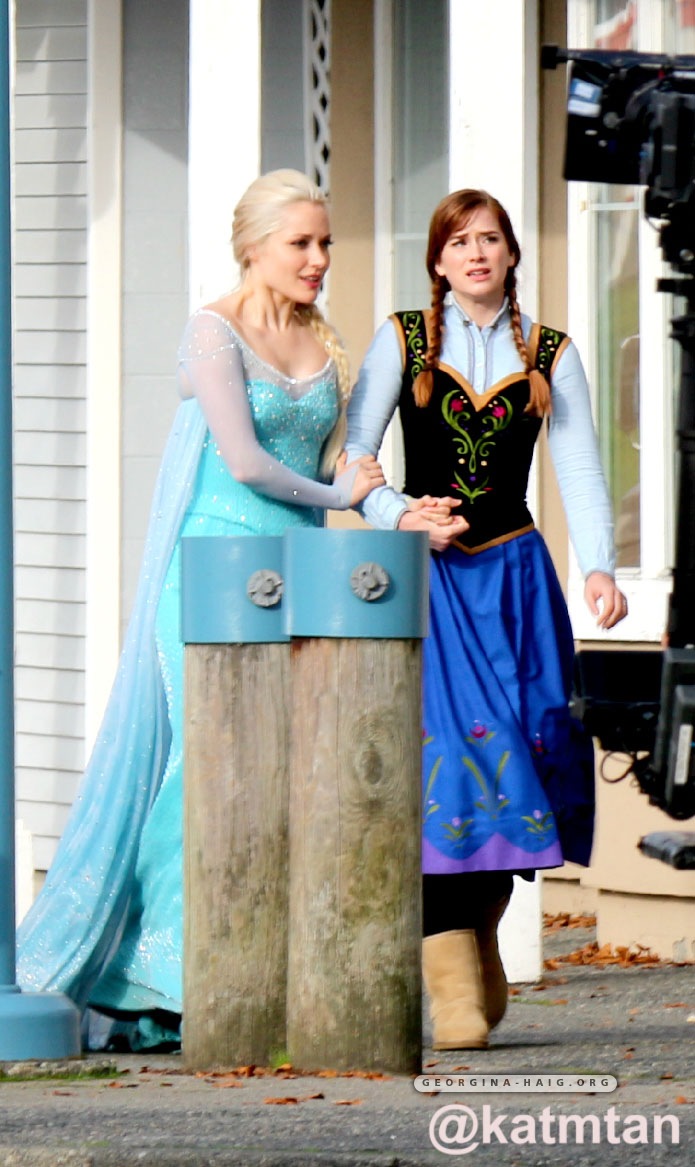 Elizabeth Lail\Candids\2014.10.09 On location for Once Upon a Time in Vancouver, BC