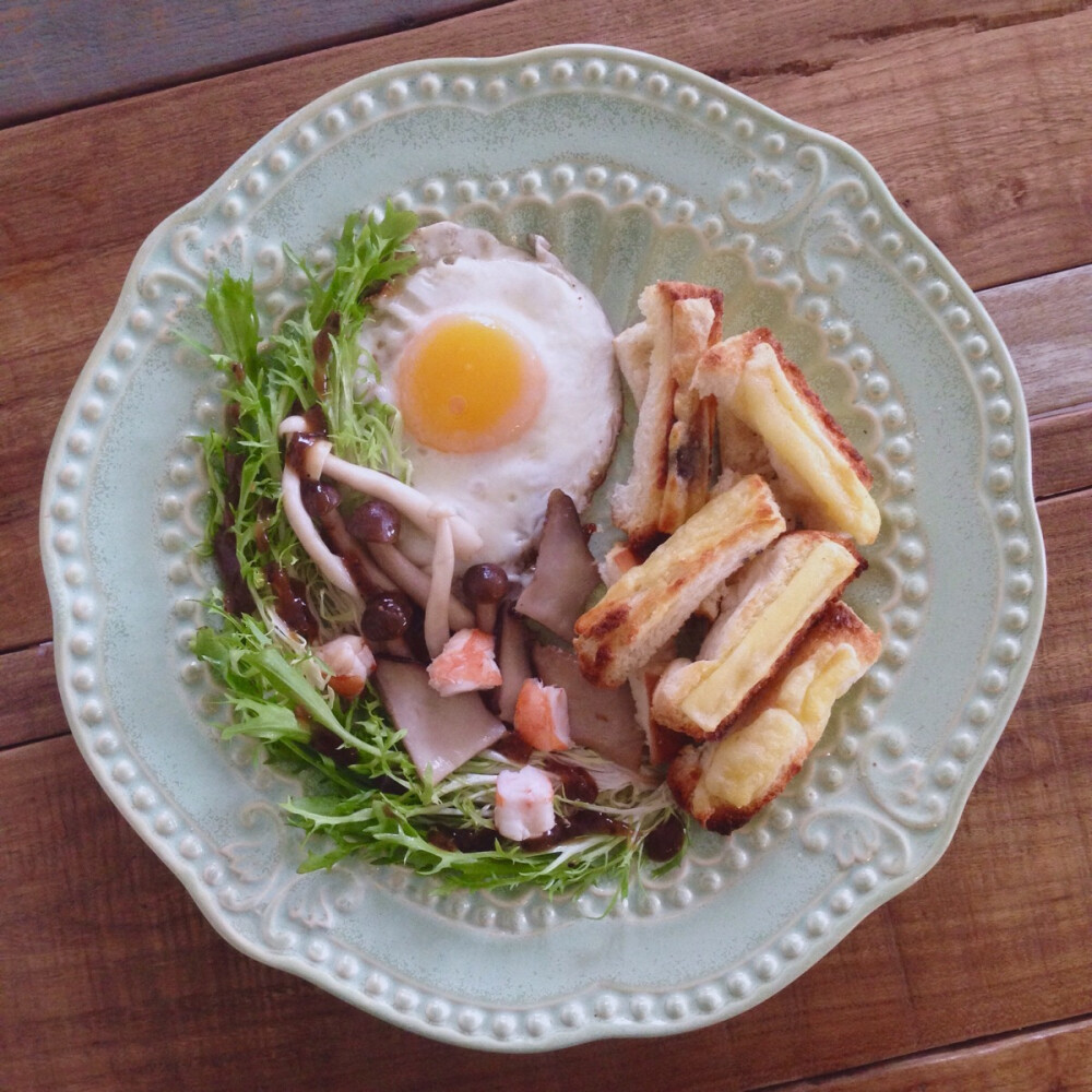 brunch 太阳蛋杂蔬乳酪面包