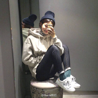 卫衣再搭个紧身牛仔 春秋最好