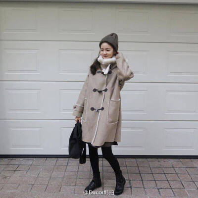 今年也很流行的鹿皮绒外套 脖子那块还能立起来，保暖又美观