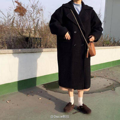 黑色万能搭外套，唯一缺点就是粘毛，不过女生就要活的细致一点