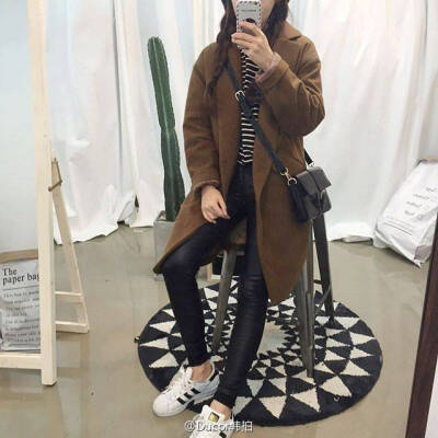 算是棕色的外套吧