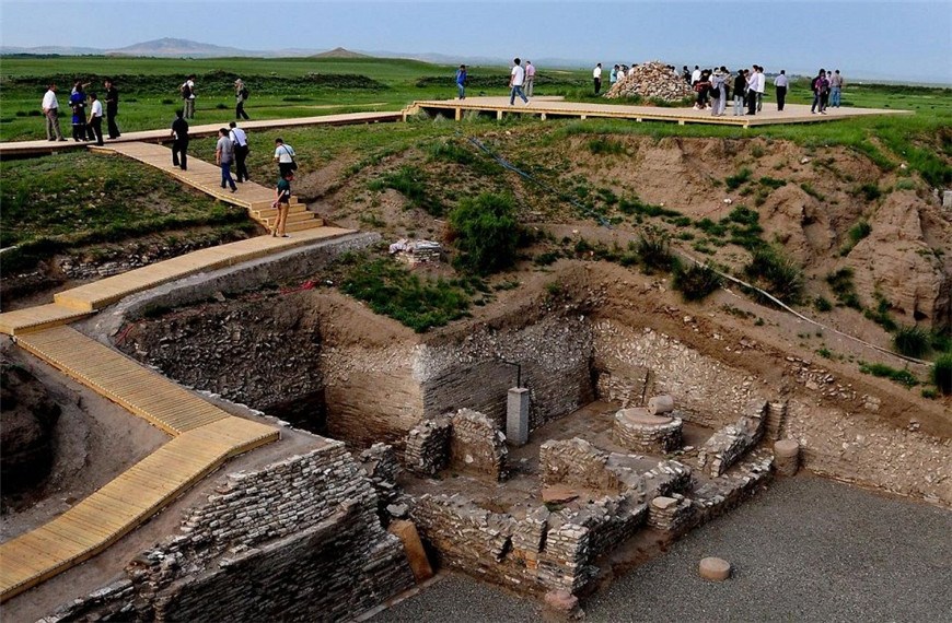 蒙古世外桃源。这座城市就是传说中忽必烈建造的夏季官邸。1275年马可波罗描述了这个华丽的地方，可惜如今在我们面前只剩一座废墟。