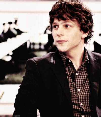 #Jesse Eisenberg#昨晚在SY看了一篇超級帶感的EM文！燃的嗷嗷亂叫！！！！！！！！！嚶~~刷一組卷毛！！好想念TSN啊！！！