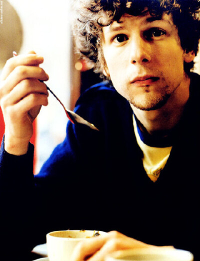 #Jesse Eisenberg#昨晚在SY看了一篇超級帶感的EM文！燃的嗷嗷亂叫！！！！！！！！！嚶~~刷一組卷毛！！好想念TSN啊！！！