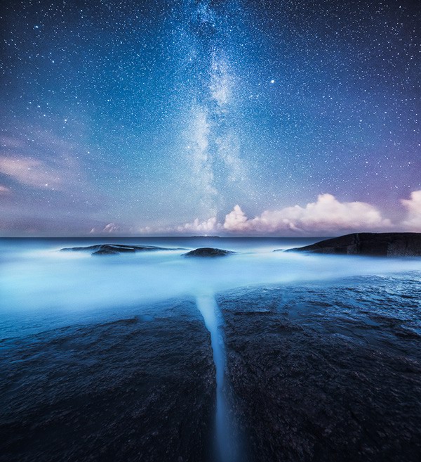 芬兰摄影师Mikko Lagerstedt拍摄了一组夜空的作品，向我们展示家乡美丽的夜空，和你们分享，这样美丽的星空在大都市可不是随便可以看见的哦。
资味 www.cheerway.cn