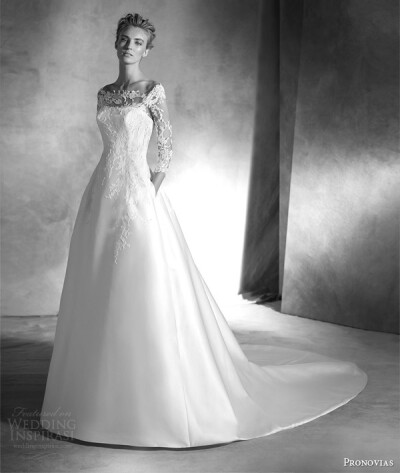 西班牙国宝级婚纱品牌Pronovias 发布旗下 Atelier Pronovias 2016春夏高定婚纱系列，本季婚纱设计新颖、美观大方，手工打造的婚纱更显奢华高贵。
