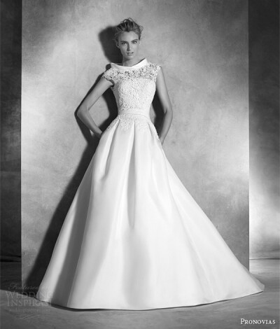 西班牙国宝级婚纱品牌Pronovias 发布旗下 Atelier Pronovias 2016春夏高定婚纱系列，本季婚纱设计新颖、美观大方，手工打造的婚纱更显奢华高贵。
