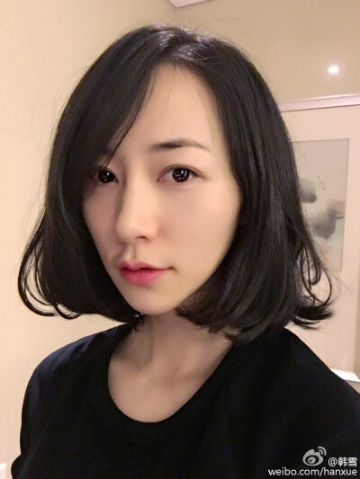 短发女孩也可以性感可爱