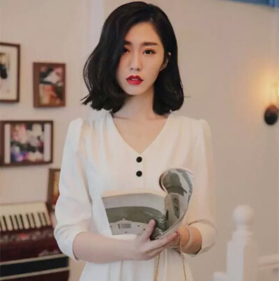 短发女孩也可以性感可爱