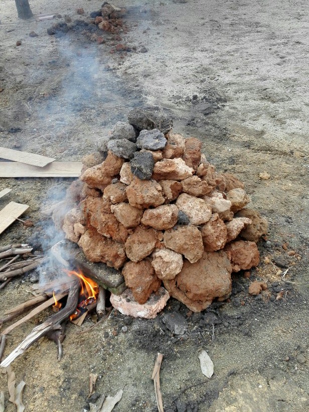 我们都努力地想成为更好的人 实际上 我们不自觉地努力成为别人眼中最好的人 明知迷失自我 却没勇气走出。