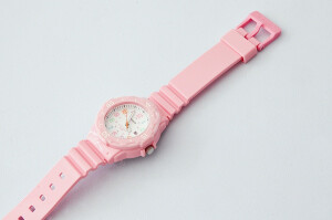 日本经典款复古电子粉色手表原装机芯防水