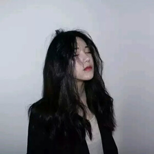   突然觉得想通了 之前活的太拧巴了 想去就去 不去就不去 按照自己的意愿活着就算失去许多人 也要让自己过得开心一些 从何时起 我们只会讨人欢喜 不会再让自己快乐 我现在对拍拖和做朋友所持的态度都差不多 合则聚不合则散 人与人的相处没必要那么的复杂 想对一个人好 想陪在那个人身边这就是喜欢 凑巧对方也喜欢我 那么就 在一起 天知道 什么时候会分手在这之前 让我们喜欢个够  因为人不能害怕失去就不去拥有 我相信眼前的一切就是最好安排