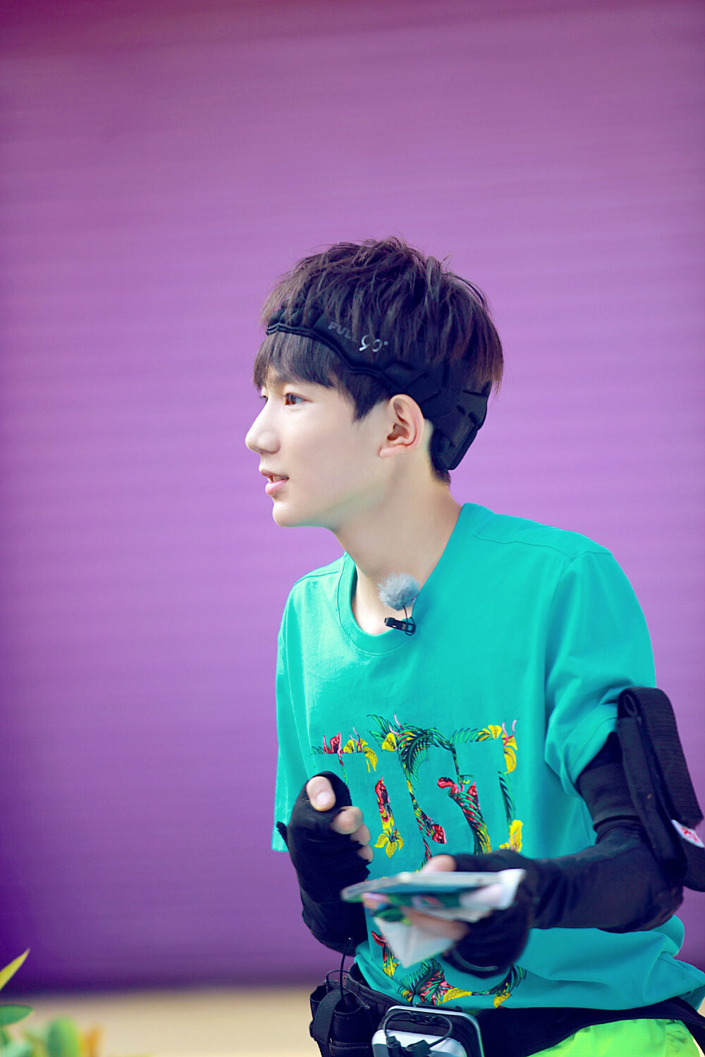 TFBOYS王源 151125全员加速中上班 cr:摄影师蝈蝈小姐