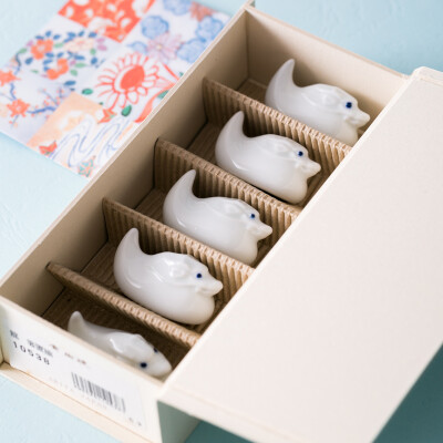陶趣居日本进口日式和风有田烧家用陶瓷礼盒装卡麒麟精湛筷子架