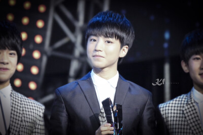 #王俊凯# #TFBOYS王俊凯# #TFBOYS# 150411音悦V榜 cr：Karryfay