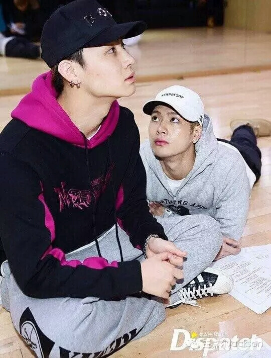 GOT7是韩国JYPEntertainment于2014年推出的男子组合，七名成员包括林在范（JB.）、朴珍荣（Jr.）、段宜恩（Mark）、王嘉尔（Jackson）、崔荣宰（YoungJae）、BamBam、金宥谦（YuGyeom）