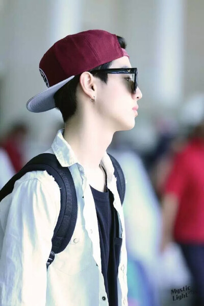 侧颜美段宜恩 GOT7是韩国JYPEntertainment于2014年推出的男子组合，七名成员包括林在范（JB.）、朴珍荣（Jr.）、段宜恩（Mark）、王嘉尔（Jackson）、崔荣宰（YoungJae）、BamBam、金宥谦（YuGyeom）